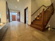 VENTA DE HERMOSA CASA REMODELADA DE 03 PISOS CON DOBLE...