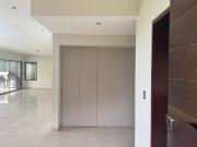 VENTA DE HERMOSA CASA TOTALMENTE REMODELADA EN...