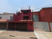 Venta de Hermosa y muy amplia casa de tres niveles