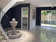 Venta de hermosa y muy grande propiedad en Juriquilla