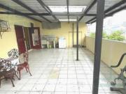 VENTA DE INMUEBLE CON LOCALES COMERCIALES Y ESPACIO...