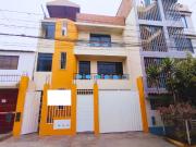 Venta De Linda Casa Multifamiliar De 3 Pisos En San Juan...