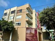 ¡Venta de lindo departamento con gran terraza en La Aurora!