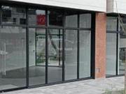 Venta de locales comerciales puerta a calle con vitrina...