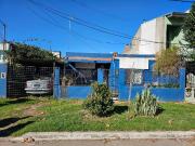 Venta de lote con casa a reciclar en Ezpeleta