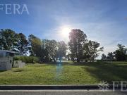 Venta de lote de 1356 m2 en Area 60