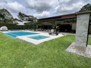 VENTA DE LUJOSA CASA CAMPESTRE EN ARMENIA, QUINDO, COLOMBIA
