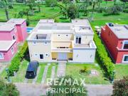 Venta de moderna casa de playa en Asia con un área total... Venta de moderna casa de playa en Asia con un área total...