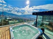 VENTA DE MODERNO PENTHOUSE EN EL POBLADO CON JACUZZI Y TERR