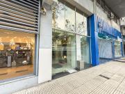 Venta de Oficinas en Monserrat 3 plantas completas con 2...