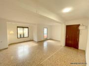 Venta de piso con gran balcón, ventilación cruzada, a un...