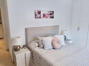 Venta de piso con tres dormitorios en Benalmádena,...