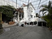 Venta de propiedad con 2 casas y 3 loft, Col. Provincias...