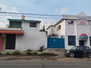 Venta de propiedad con 3 casas y 4 locales comerciales,...