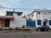 Venta de propiedad con 3 casas y 4 locales comerciales,...