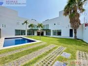 Venta de propiedad con dos Casas, a 10 minutos del...