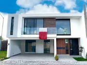 VENTA DE RESIDENCIA CONTEMPORÁNEA EN EL CORAZÓN DE...