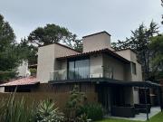 Venta de Residencia en exclusivo fraccionamiento al sur...