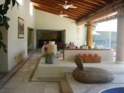 VENTA DE RESIDENCIA EN FRACCIONAMIENTO SUMIYA, JIUTEPEC