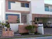 VENTA DE RESIDENCIA EN LA VISTA COUNTRY CLUB CON...