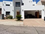 VENTA DE RESIDENCIA FRENTE A PARQUE EN ZONA VALLES...