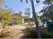 Venta de sitio de 1.624 m2 con 2 casas y una cabaña, en...