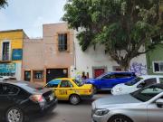 Venta de Terreno comercial con dos locales en av...