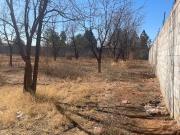 VENTA DE TERRENO COMPLETAMENTE BARDEADO CON PIE DE CASA...