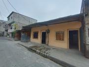 Vendo terreno y bodega cerca del Complejo Parque...