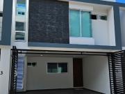 Venta de Townhouses 2 Habitaciones Equipado en Altabrisa...