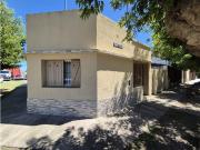 VENTA DE TRES CASAS EN BLOCK EN BARRIO SAN CAYETANO