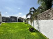 VENTA de una casa de un nivel con alberca en Balcones de...