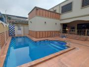 Venta de villa 4 dormitorios, piscina en Portón de Las Lomas