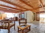 Excelente departamento remodelado con amplia terraza en...