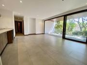 Venta Departamento con Balcón en Excelente Edificio y...