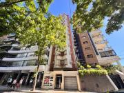 Venta departamento con patio, tres dormitorios,...