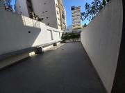 VENTA DEPARTAMENTO DE TRES AMBIENTES FLORES AMPLIO PATIO...