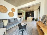 VENTA: departamento de tres dormitorios con balcón al...