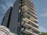 Venta departamento de tres dormitorios con balcón y...