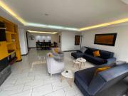 Venta departamento remodelado de tres dormitorios con...