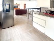 VENTA DEPARTAMENTO SEMIPISO 3DOR COCHERA EN CENTRO