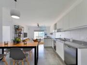 Venta departamento tres ambientes, balcón con parrilla...