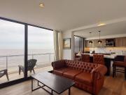 Venta depto 3 amb/ terraza propia c/coch primer linea al mar