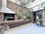 VENTA depto. 4 ambientes con dep./escr. y cochera