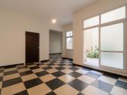 Venta depto 5 amb con dependencia y patio