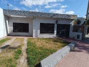 VENTA DOS CASAS DE 3 DORMITORIOS COCHERA B PARQUE