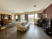 VENTA dúplex 2 cocheras, jardín, patio LA PLATA