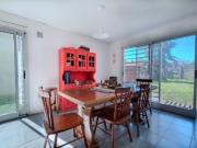 VENTA CASA 3 AMBIENTES CON PARQUE LOS PINARES.!