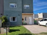 Venta Duplex 3 dorm. Barrio La Peregrina