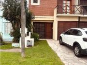 VENTA DUPLEX 4 AMB. C/ GARAGE, PATIO Y PARRILLA